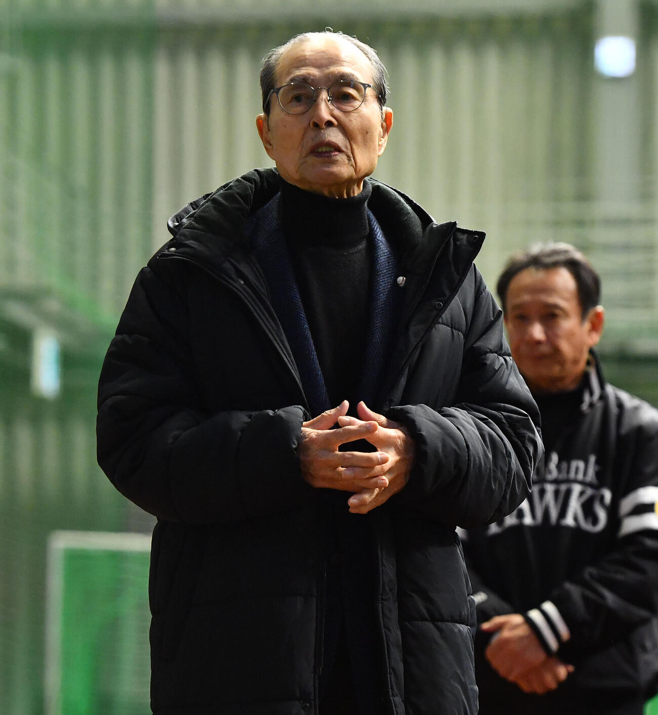 筑後キャンプ初日の視察に訪れ、若手選手たちに訓示をするソフトバンク王球団会長（撮影・岩下翔太）