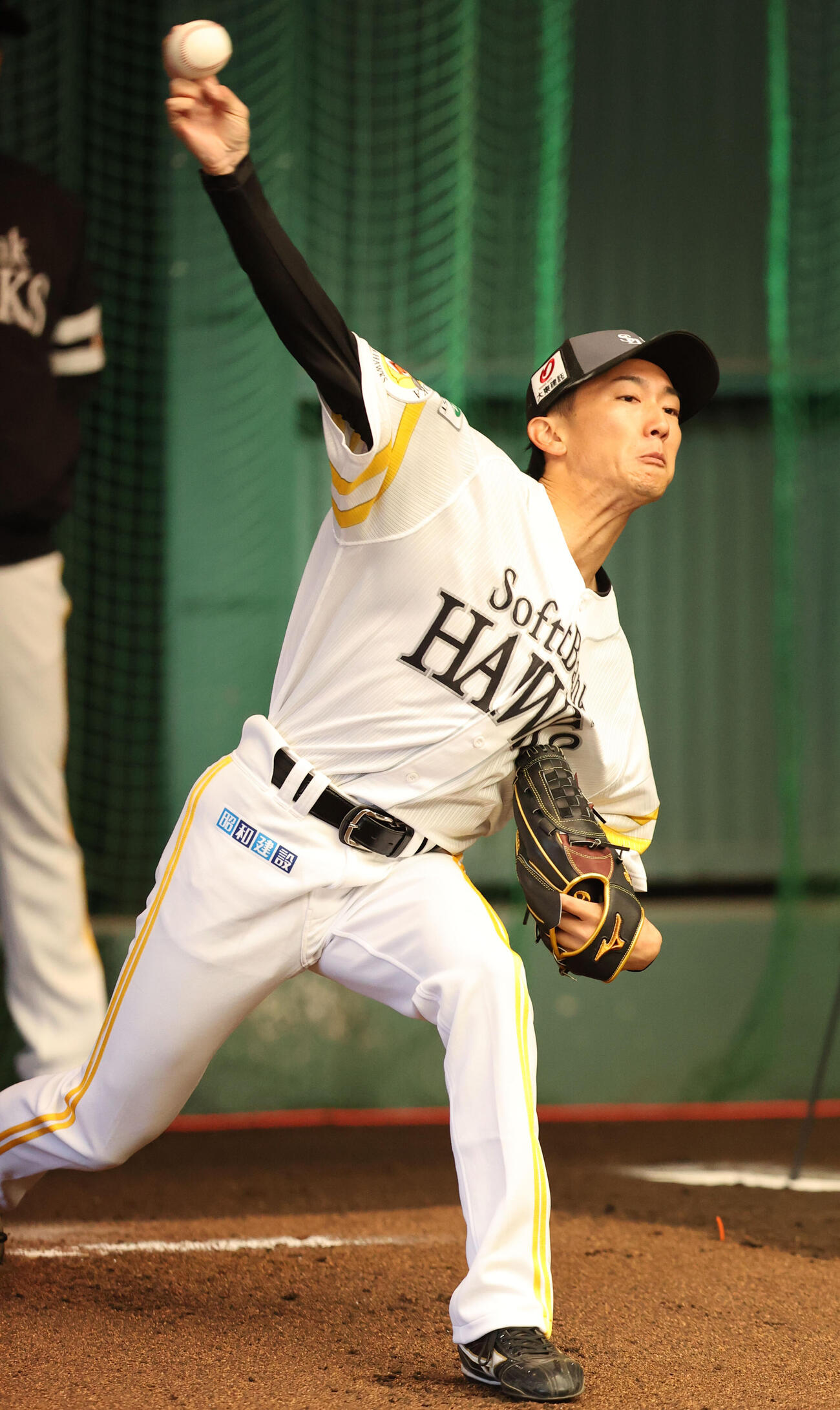 ブルペンに入ったソフトバンク大津（撮影・梅根麻紀）