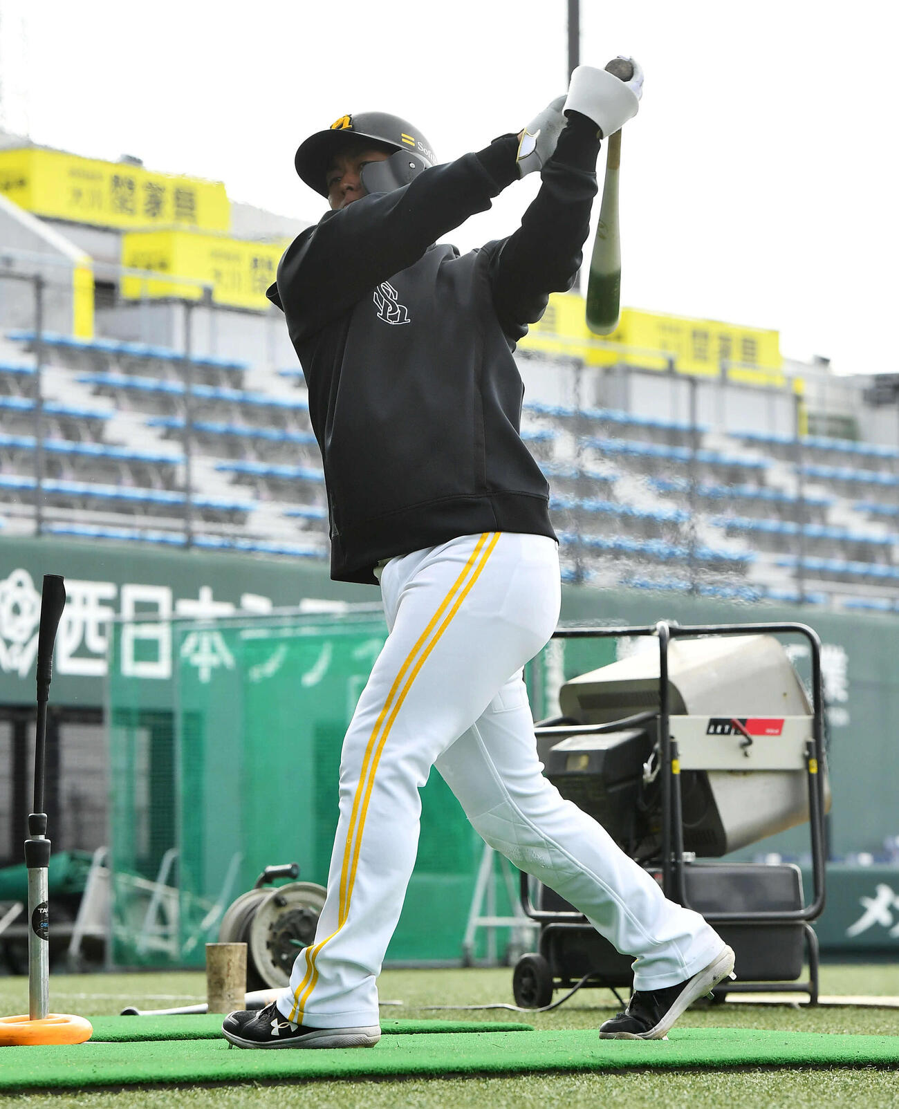 打撃練習を行うソフトバンク今宮（撮影・岩下翔太）