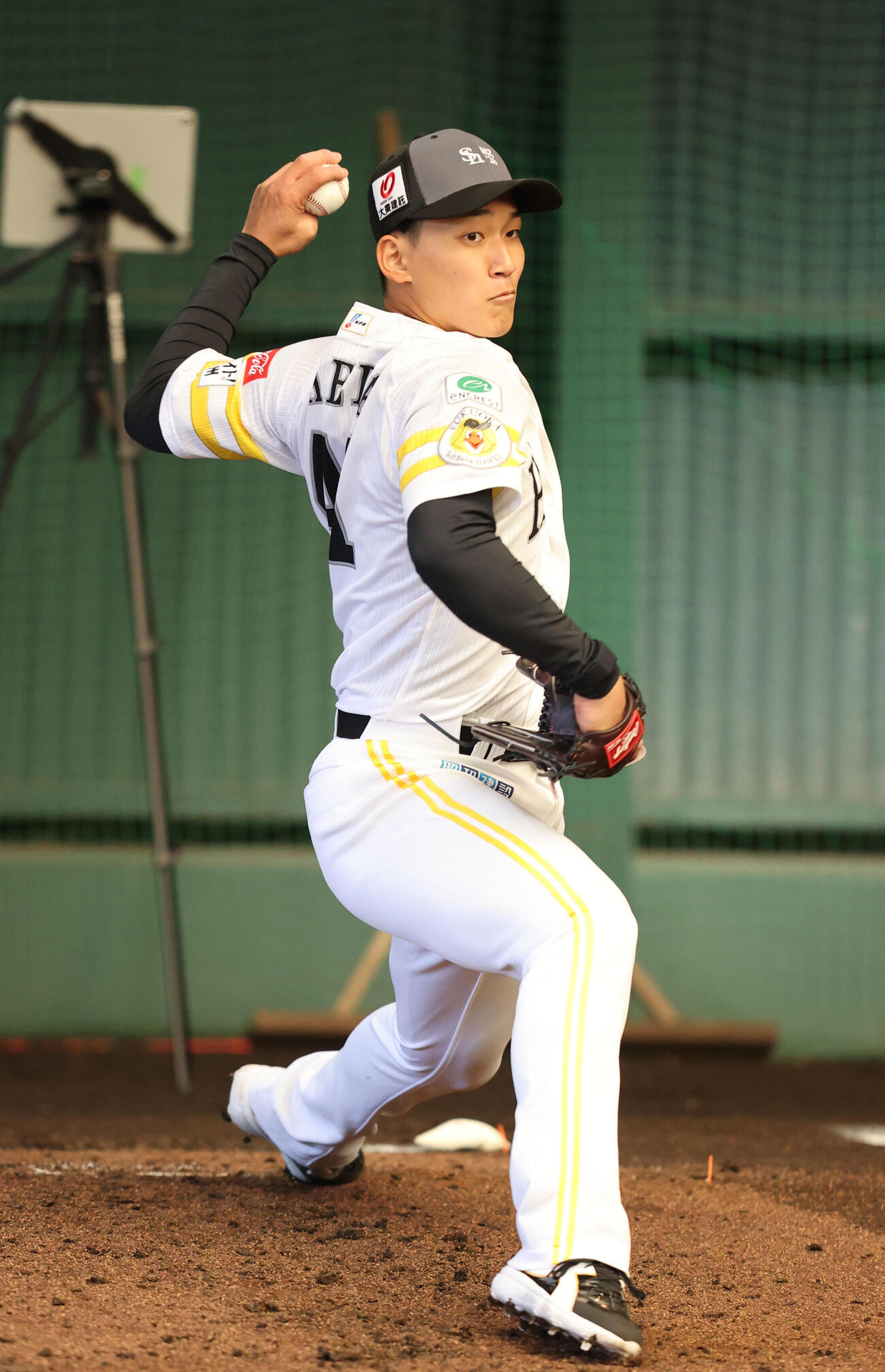 ブルペンに入ったソフトバンク前田悠（撮影・梅根麻紀）