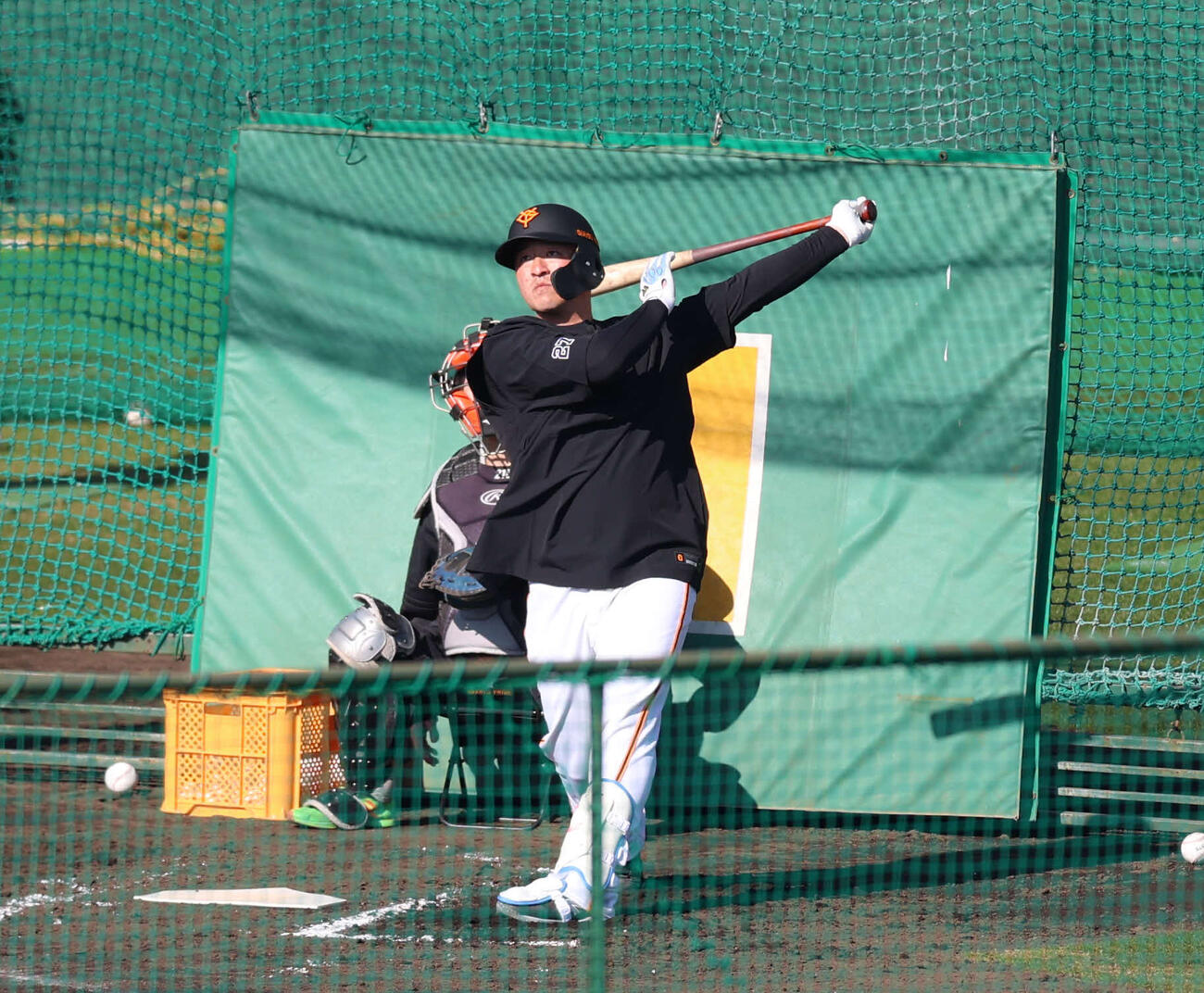 春季キャンプで打撃練習をする巨人岸田（撮影・増田悦実）
