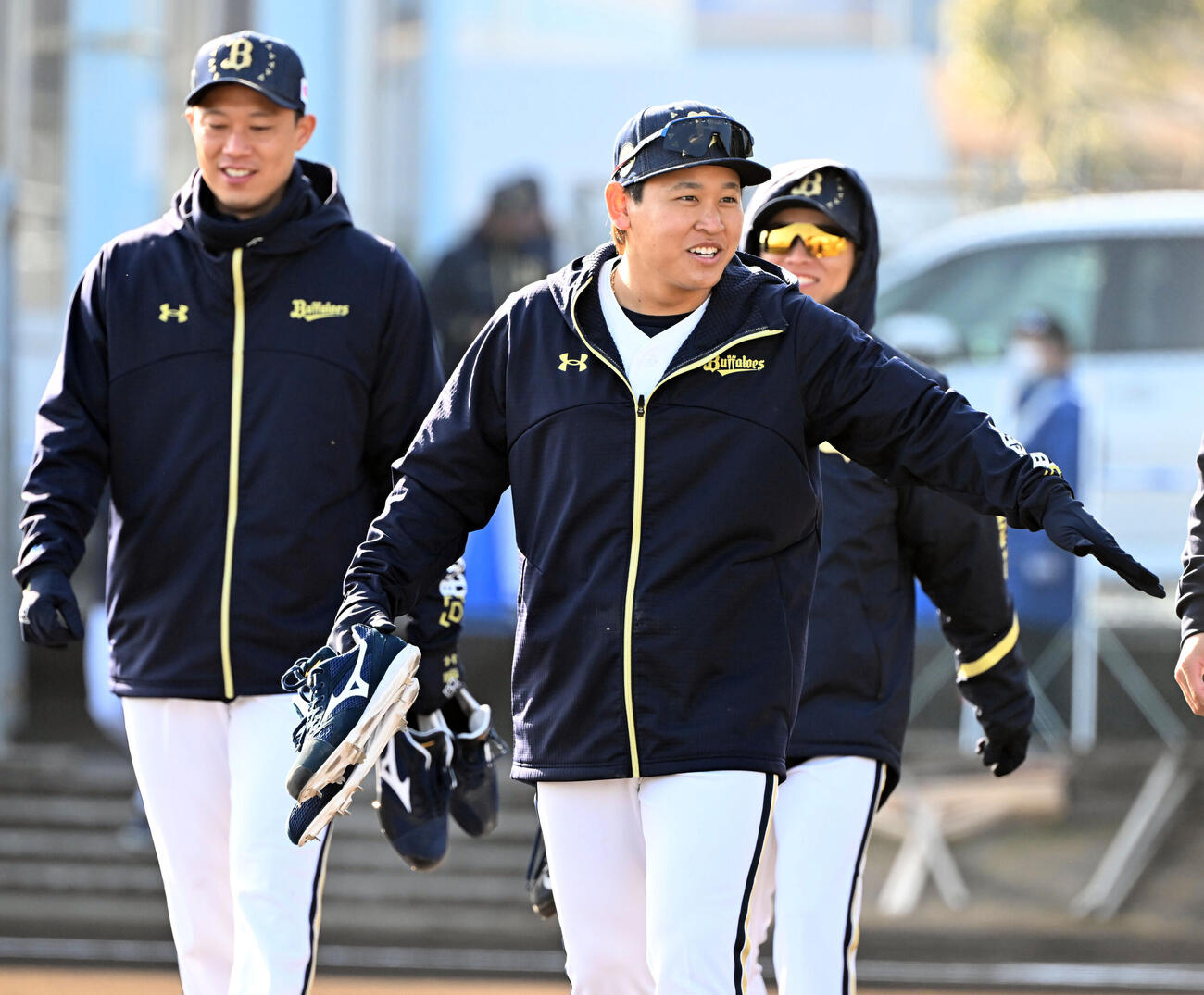 笑顔でグラウンドに入るオリックス宮城（撮影・和賀正仁）