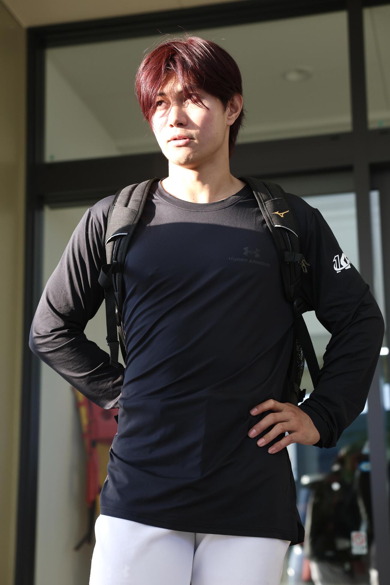 都城春季キャンプ初日を終えたロッテ藤原（撮影・宮地輝）