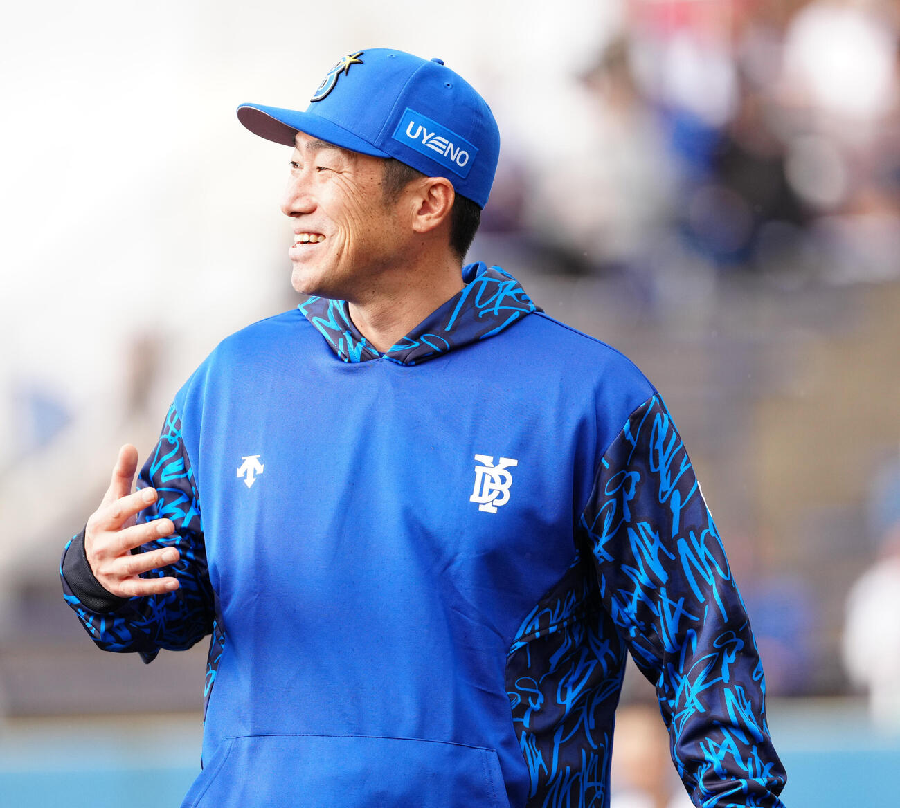 笑顔のDeNA相川監督（撮影・鈴木みどり）