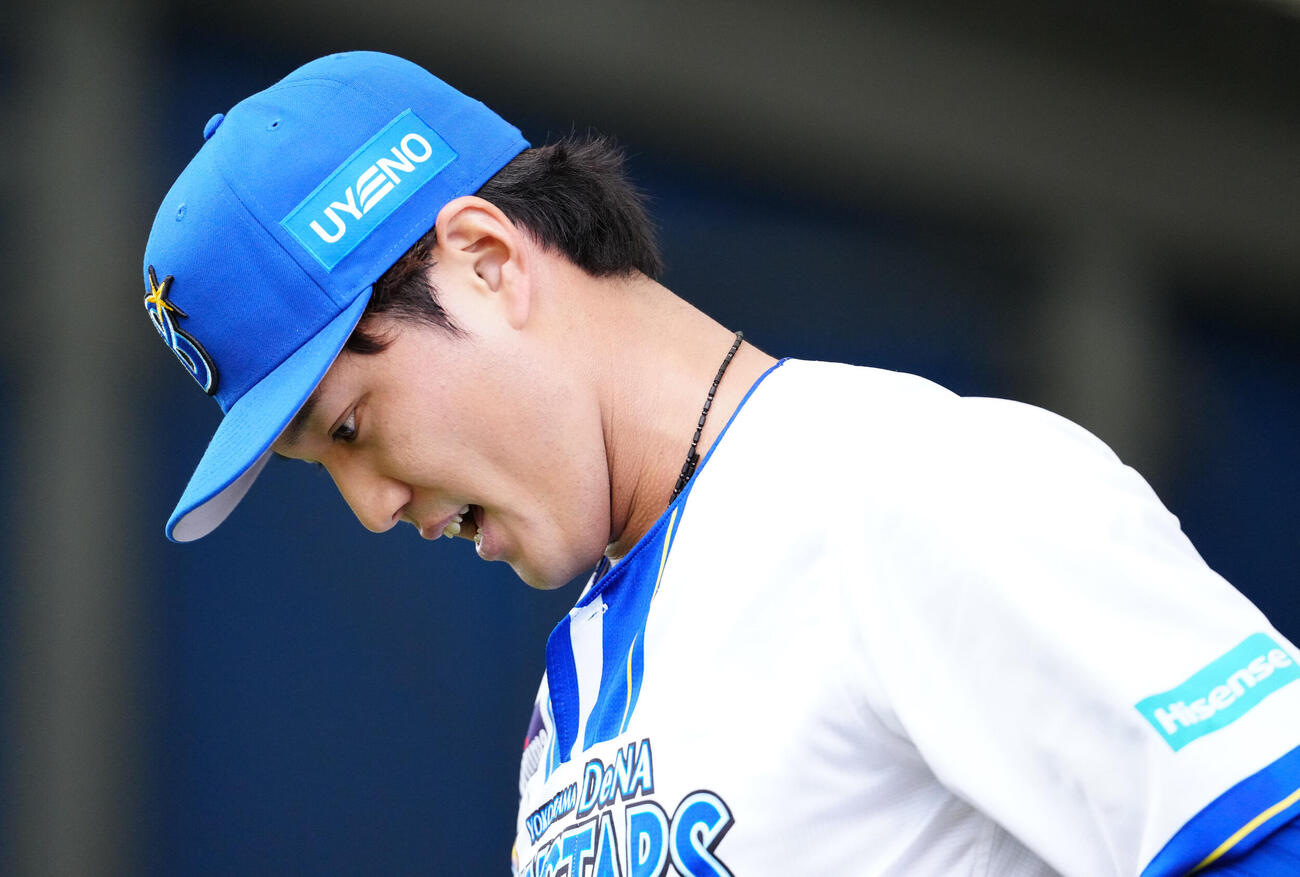 ブルペンでの投球を終えたDeNA藤浪（撮影・鈴木みどり）