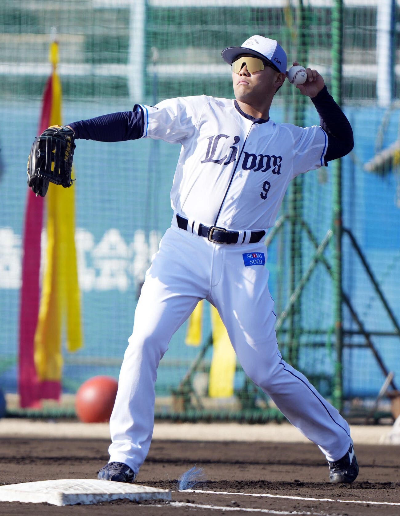 キャッチボールをする西武蛭間（撮影・小島史椰）