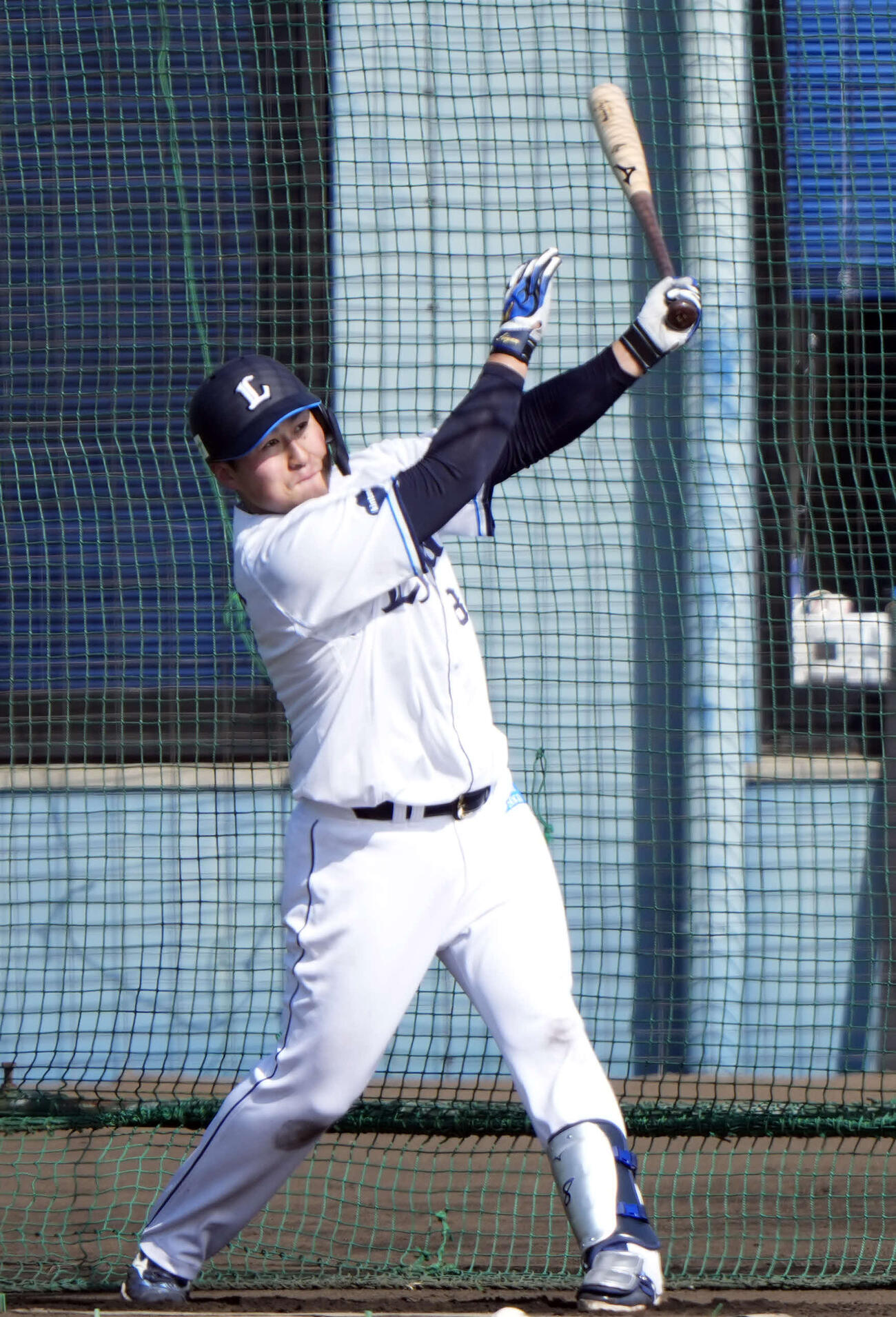 打撃練習を行う西武渡部（撮影・小島史椰）