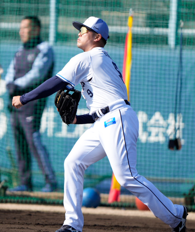 キャッチボールを行う西武蛭間（撮影・小島史椰）