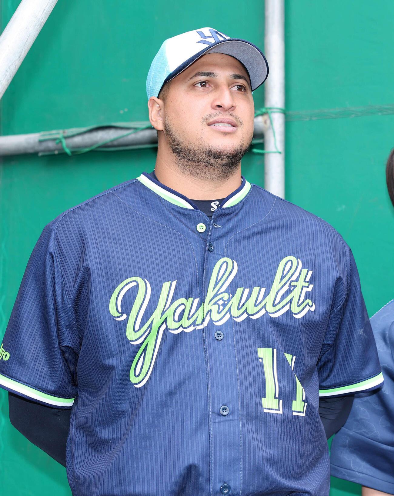 入団会見に臨むヤクルト・キハダ（撮影・鈴木正人）　