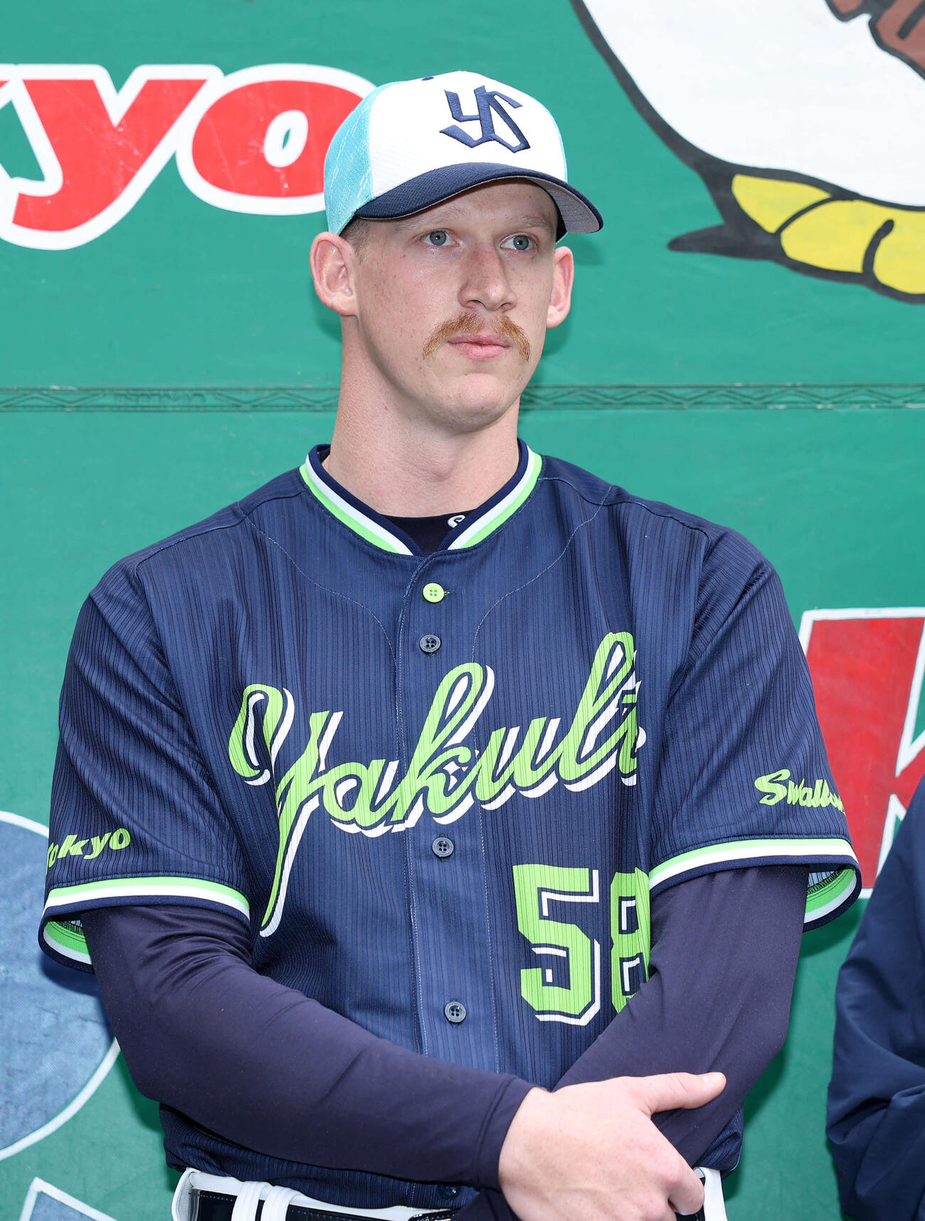 入団会見に臨むヤクルト・ウォルターズ（撮影・鈴木正人）　