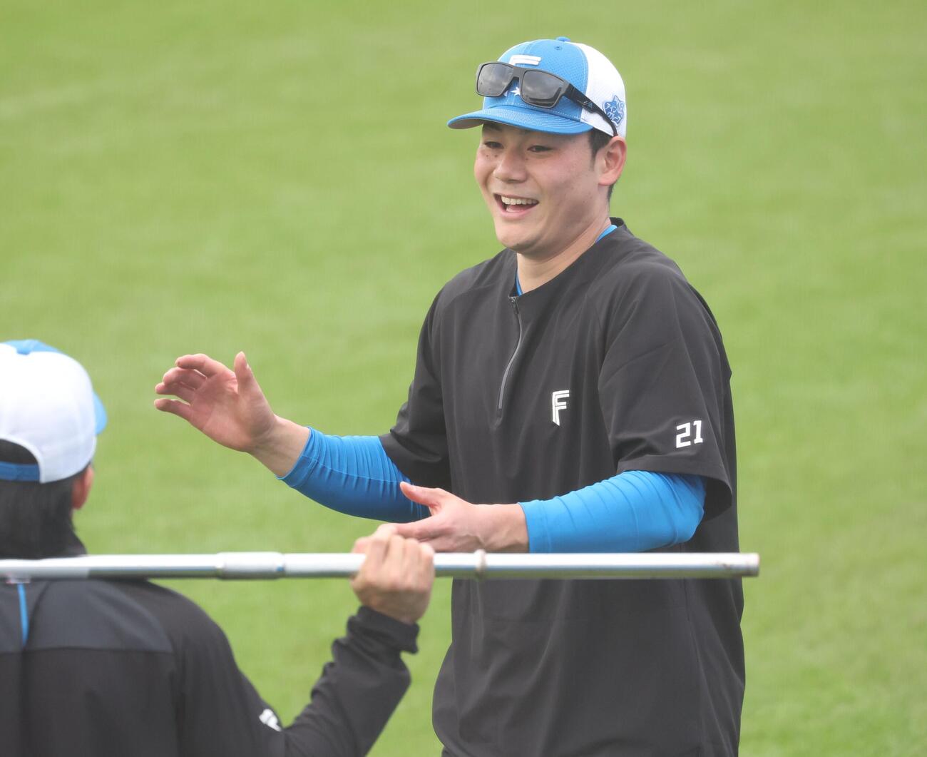 練習前、笑顔の日本ハム清宮幸（撮影・黒川智章）