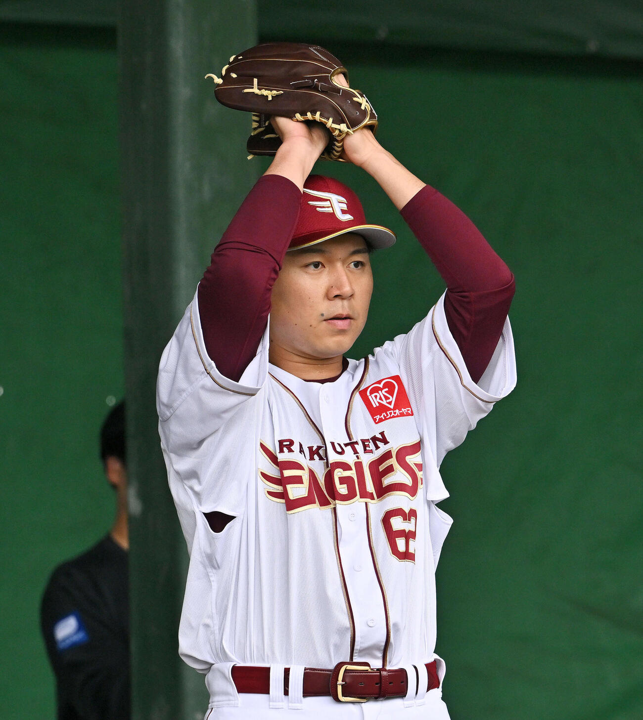 ワインドアップで投球練習する楽天西口（撮影・滝沢徹郎）