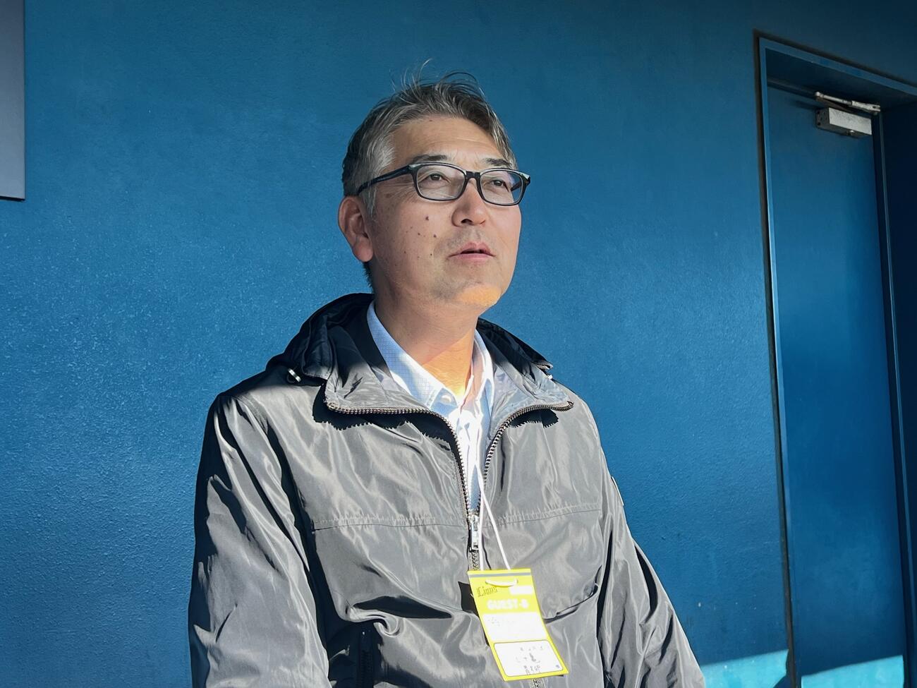 西武南郷キャンプを訪問した健大高崎・青柳監督（撮影・金子真仁）