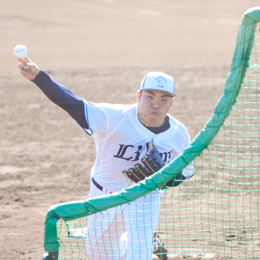 バッティングピッチャーを務める西武平良（撮影・小島史椰）