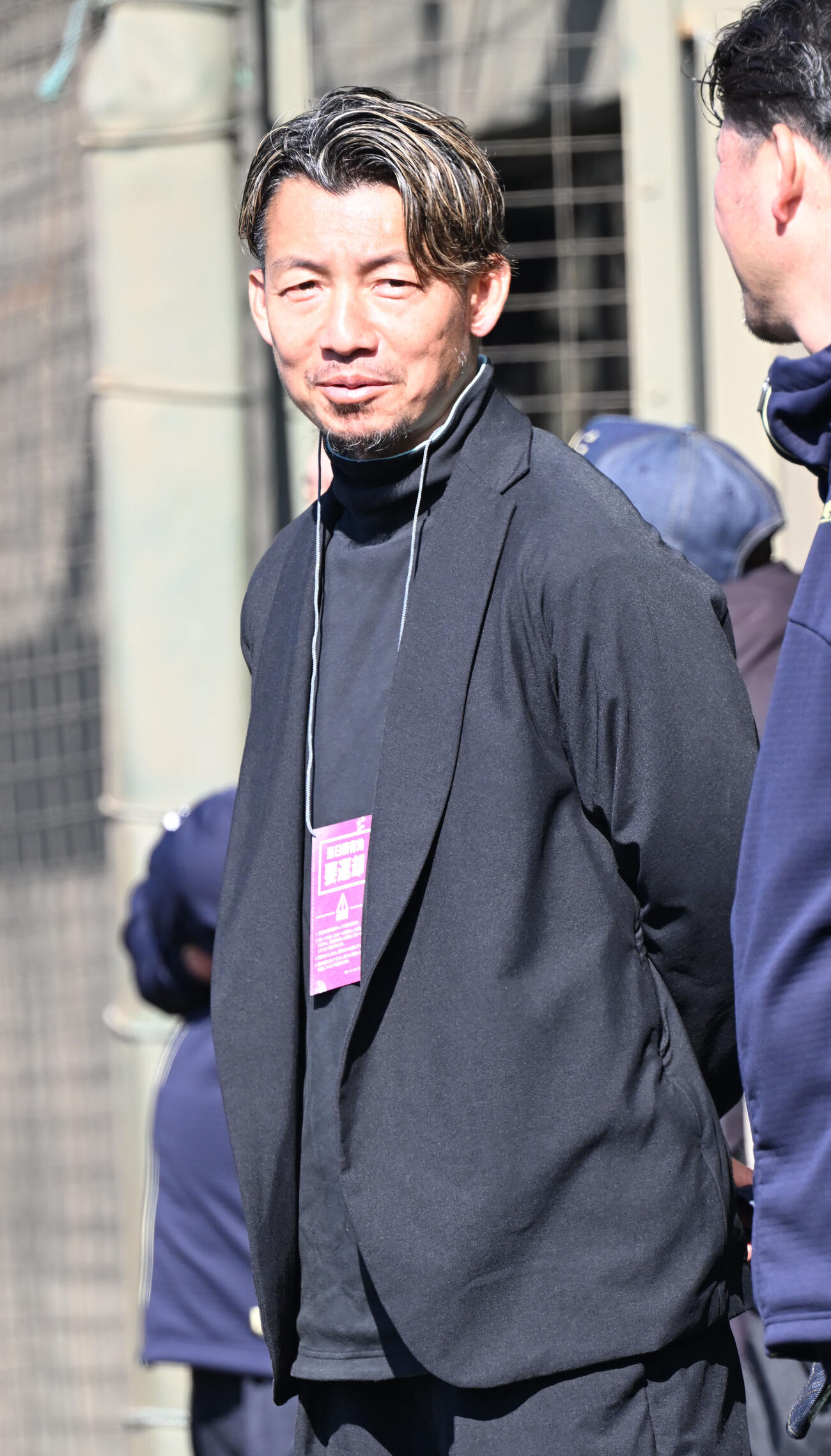 オリックスキャップを視察する本紙評論家の鳥谷氏（撮影・和賀正仁）