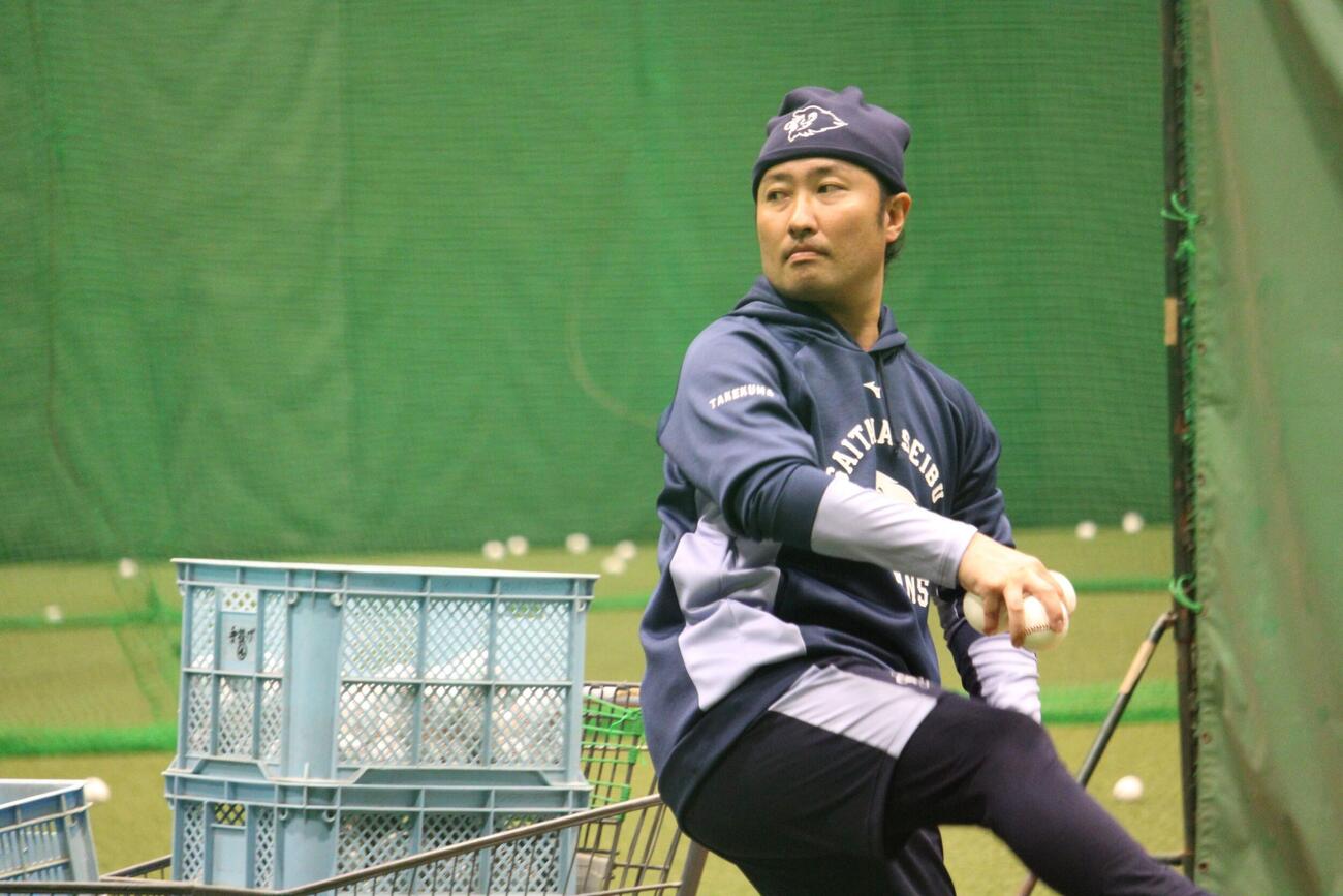 西武南郷キャンプ第1クールで3連投したスタッフの武隈祥太氏（撮影・金子真仁）
