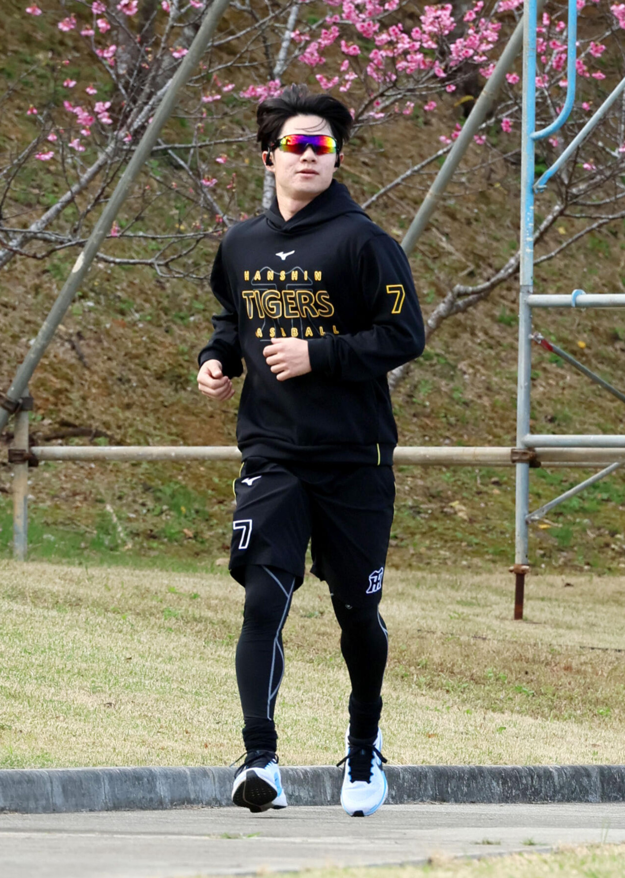 キャンプ3日目、ランニングする阪神中野拓夢（2026年2月3日撮影）