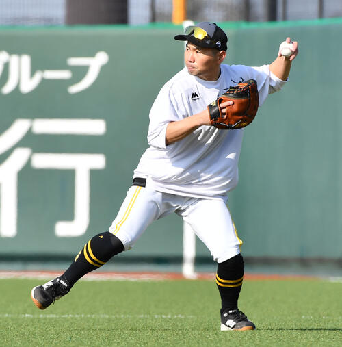 ソフトバンク】中村晃「使えるな」新ファーストミットでGG賞意欲 今季