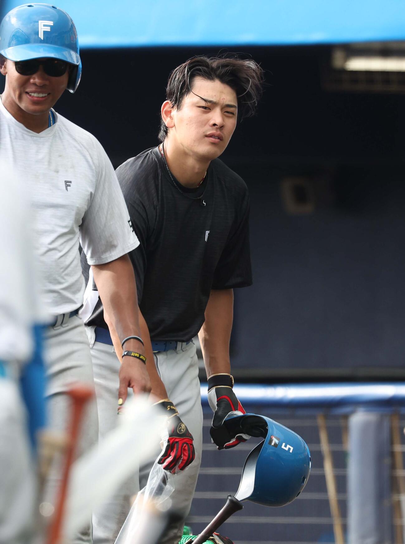 練習を終え引き揚げる日本ハム野村（撮影・黒川智章）