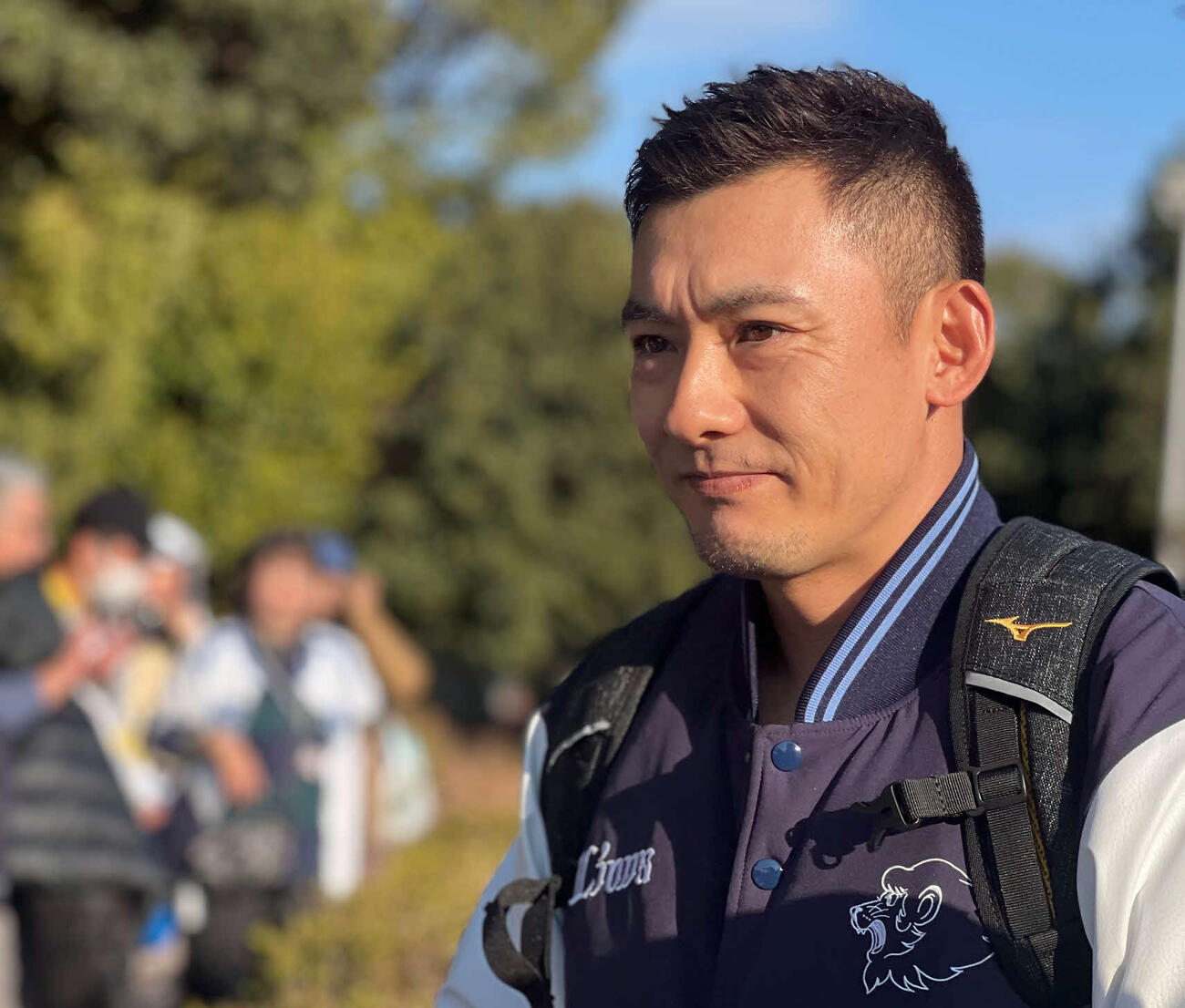 練習後にファンサービスをする西武栗山（撮影・金子真仁）