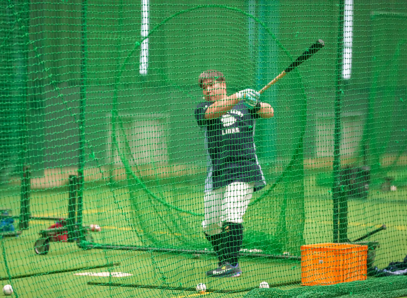 バッティング練習を行う西武中村（撮影・小島史椰）