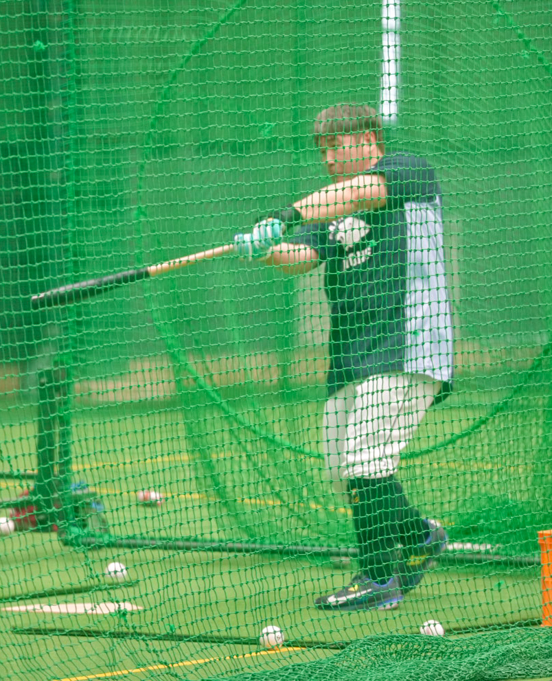 バッティング練習を行う西武中村（撮影・小島史椰）