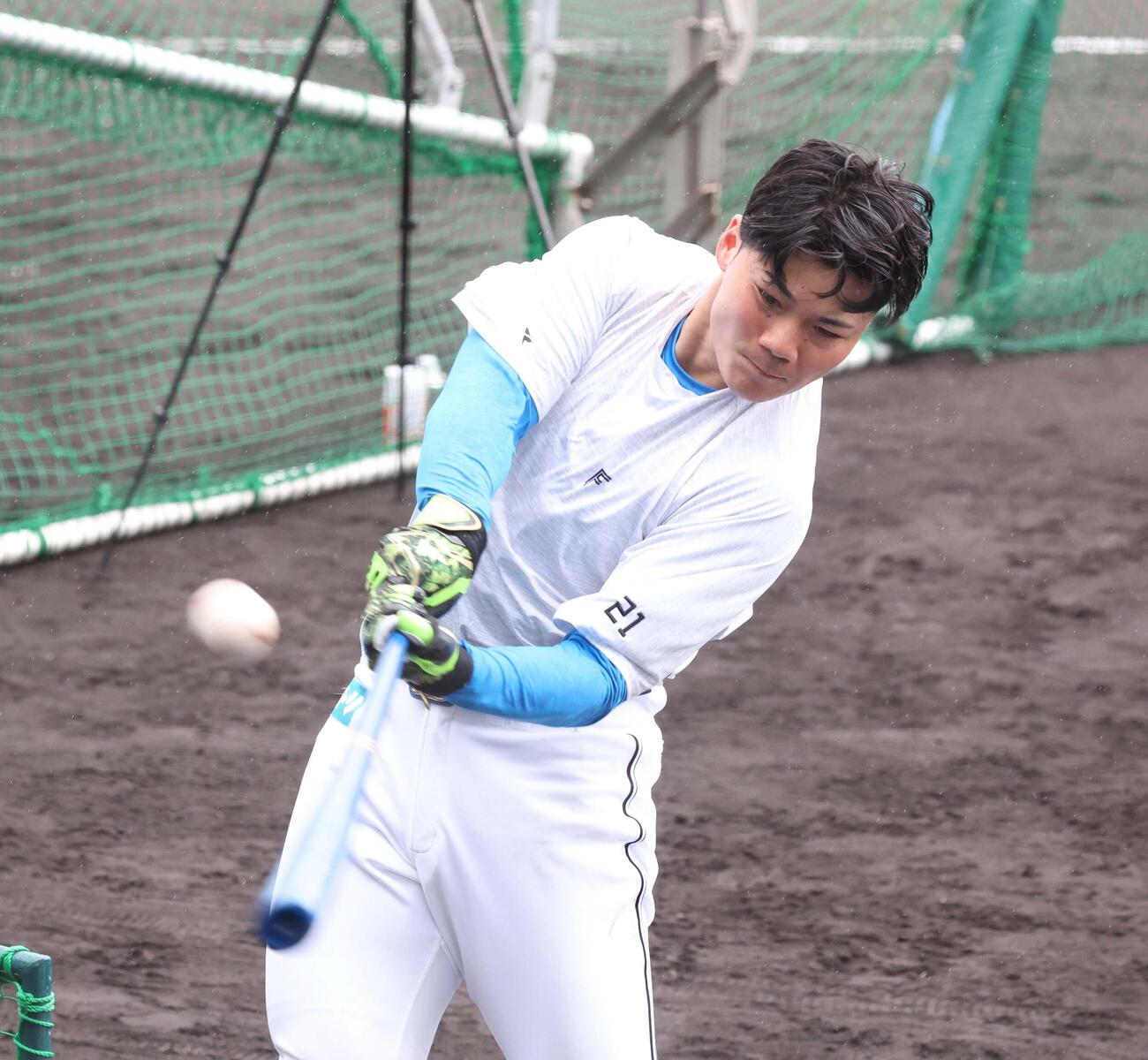ティー打撃する日本ハム清宮幸（撮影・黒川智章）