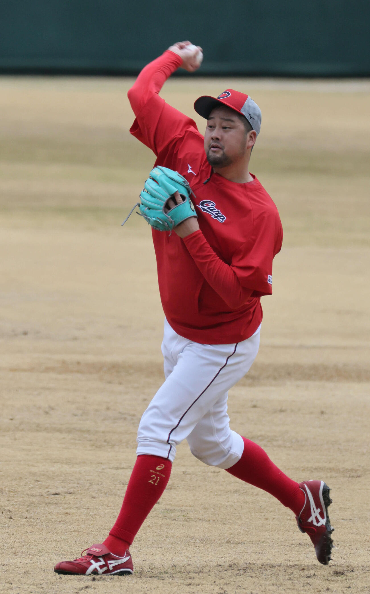 早めに練習を切り上げた広島中崎（撮影・加藤孝規）
