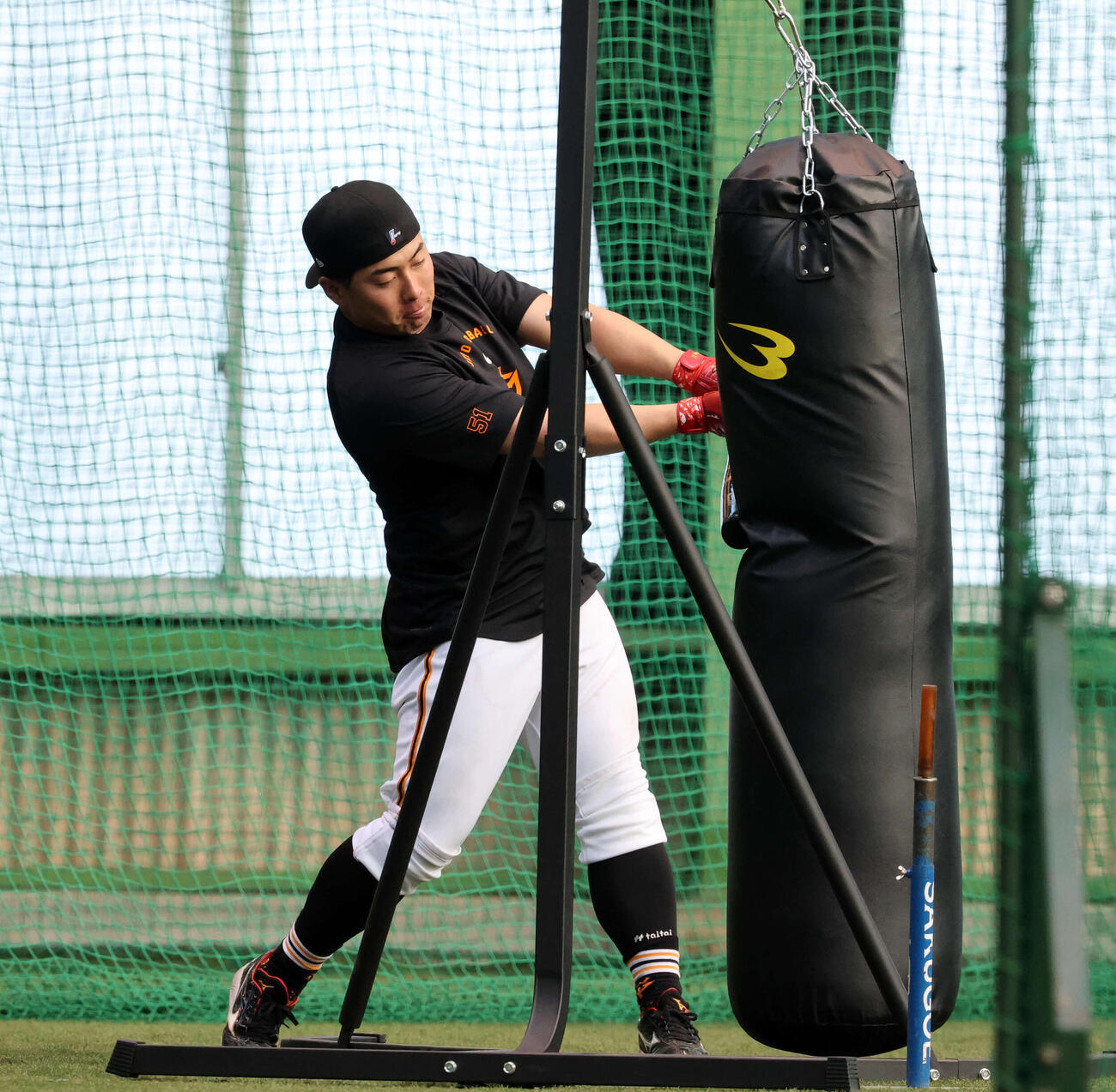 打撃練習を繰り返す巨人浅野翔吾（2026年2月2日撮影）
