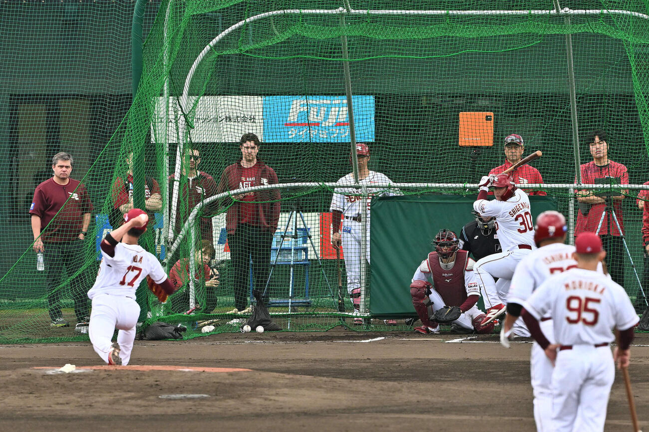 ライブBPで楽天古謝と対戦する繁永（撮影・滝沢徹郎）