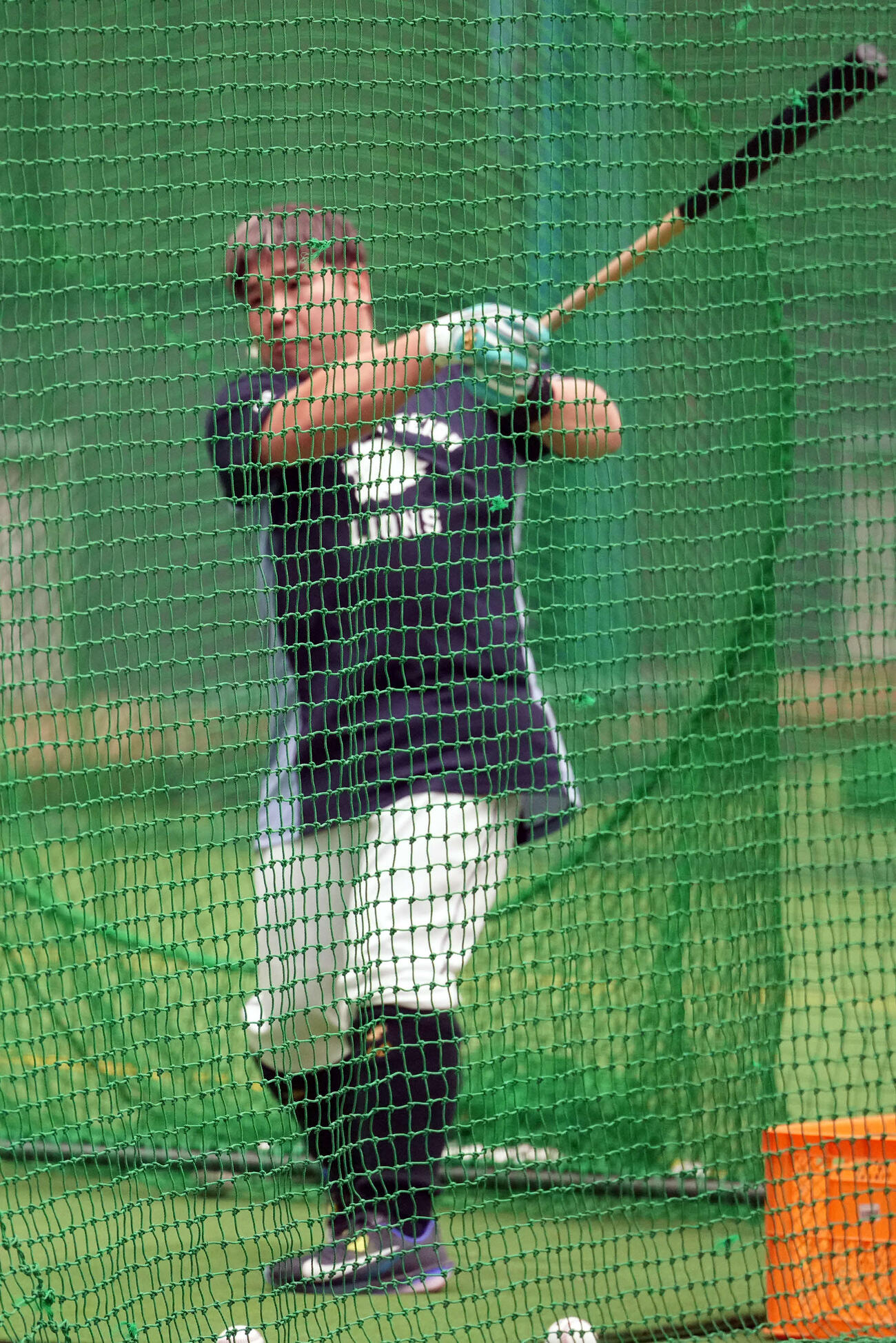 打撃練習を行う西武中村（撮影・小島史椰）