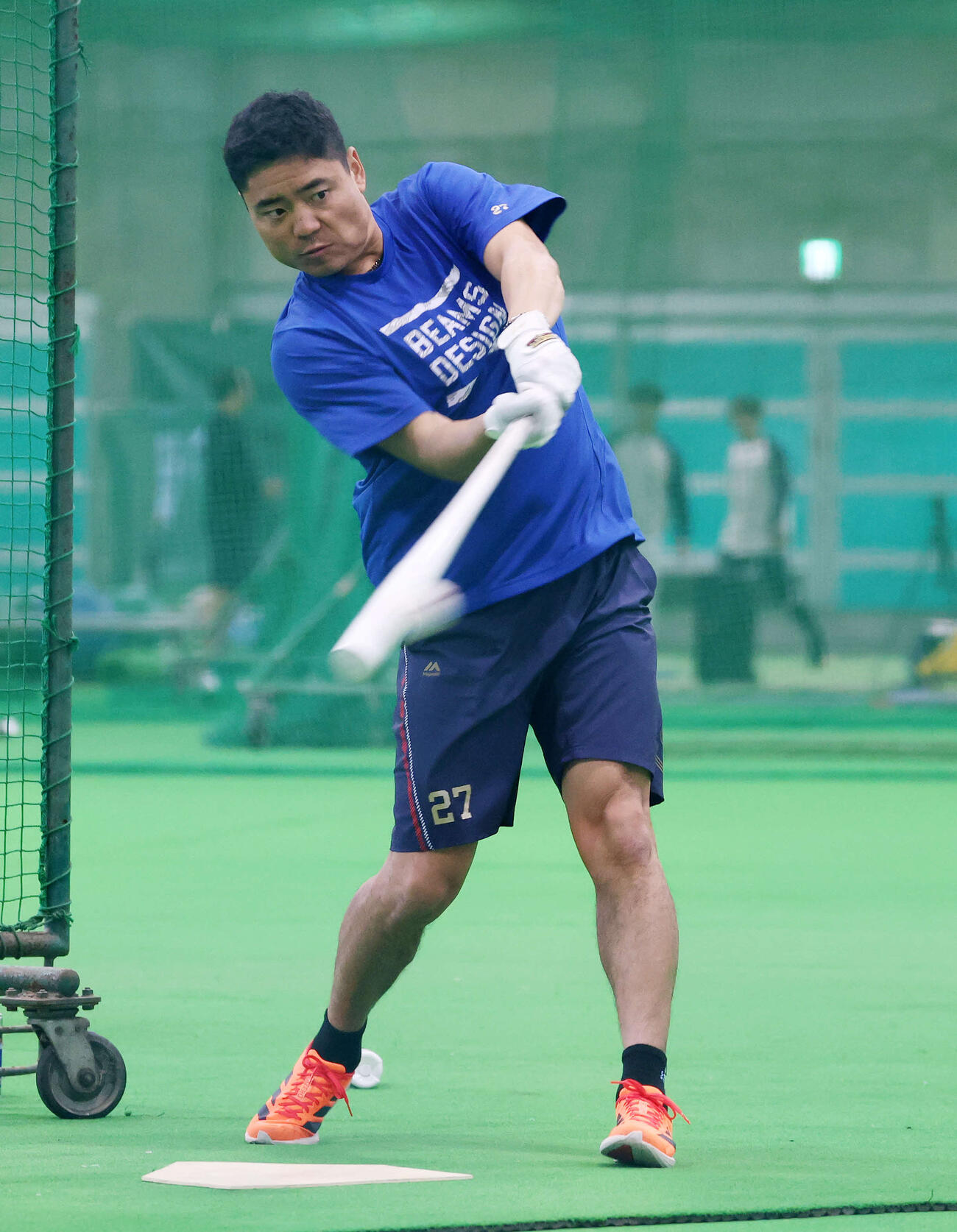 打撃練習するヤクルト中村悠（撮影・鈴木正人）　