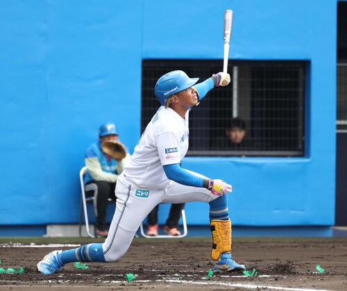 日本ハム紅白戦 1回裏白組無死、左越え本塁打を放つ水谷(撮影・黒川智章)