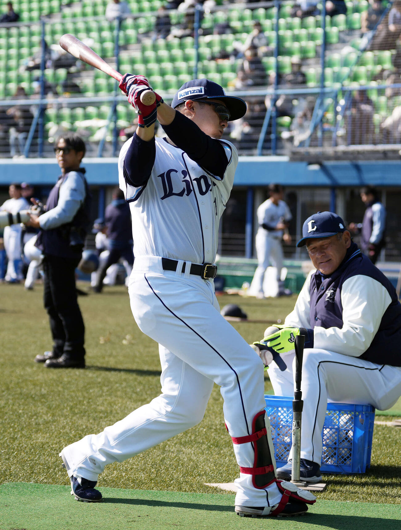 ティーバッティングをする西武栗山（撮影・小島史椰）