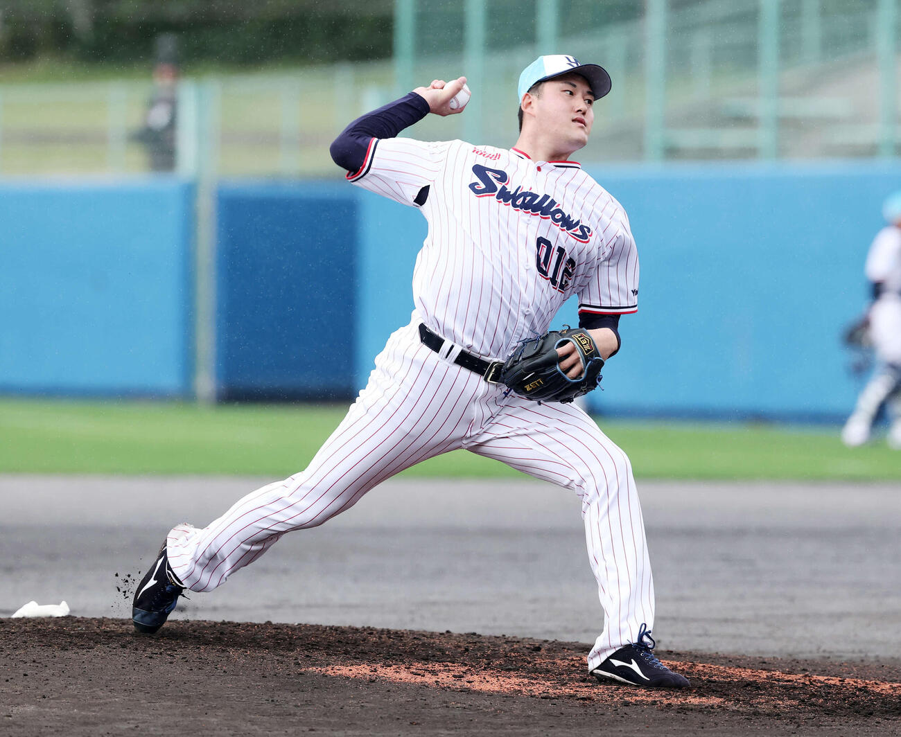 ライブBPで登板するヤクルト広沢（撮影・鈴木正人）　