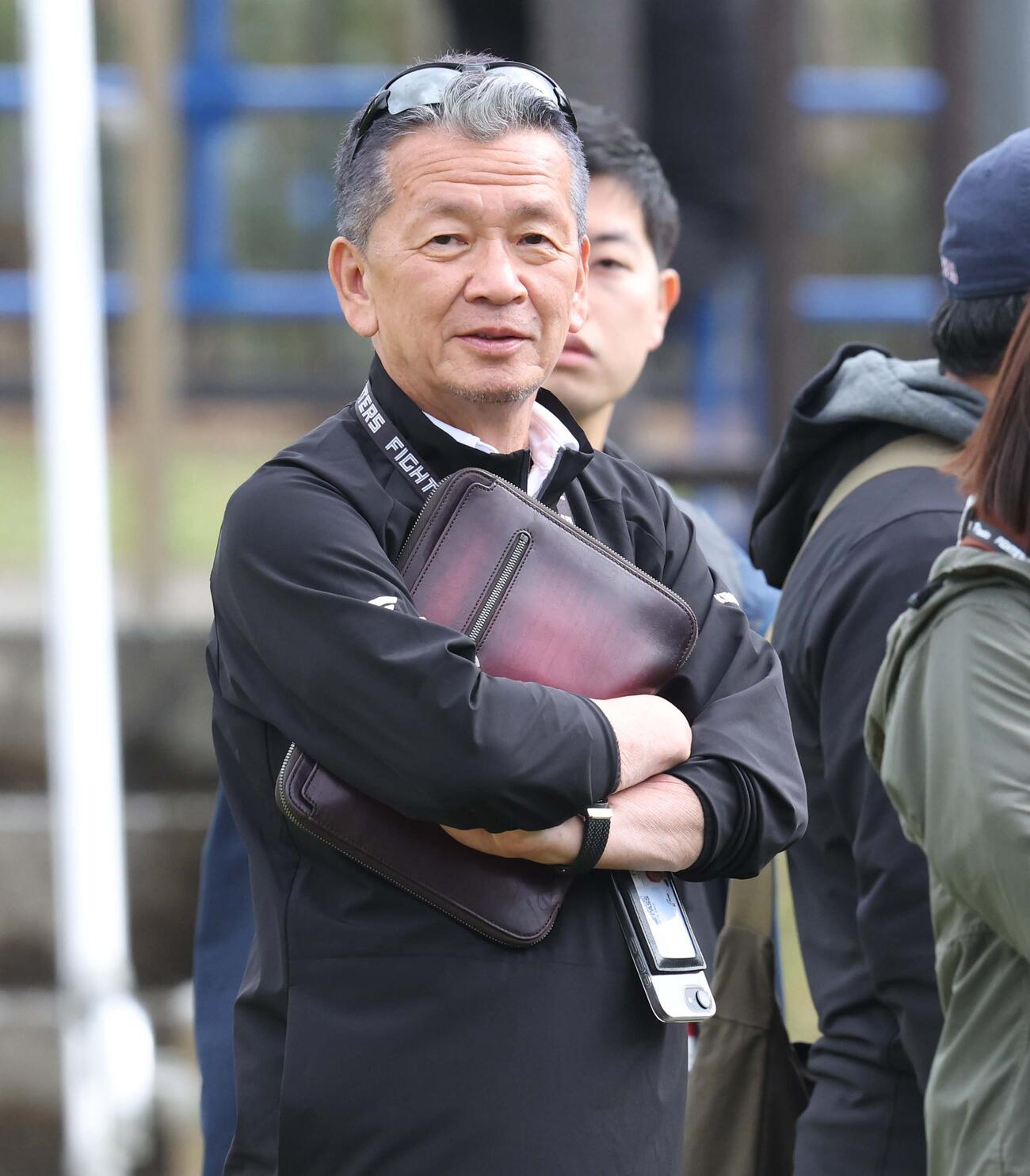 キャンプの視察に訪れた日本ハム小村球団社長（撮影・黒川智章）