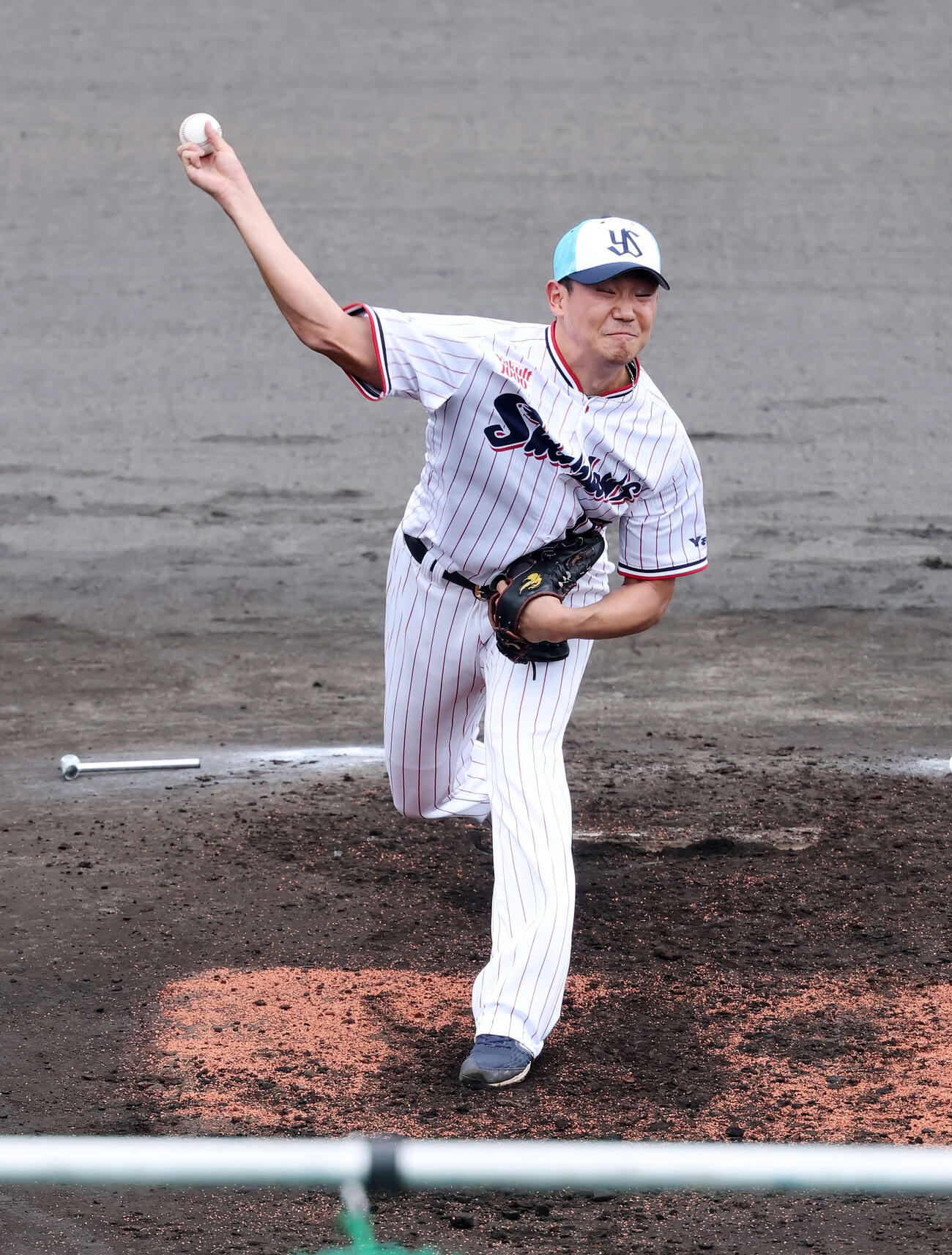 ライブBPで登板するヤクルト奥川（撮影・鈴木正人）　