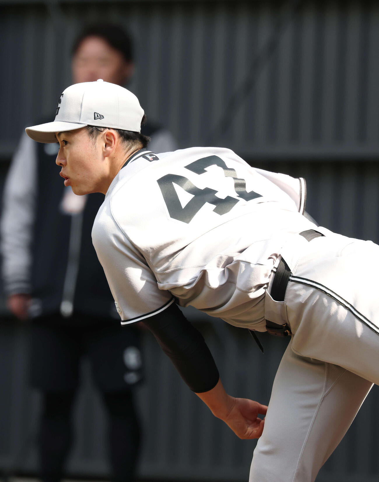 ブルペンで投げ込む巨人森田（撮影・増田悦実）