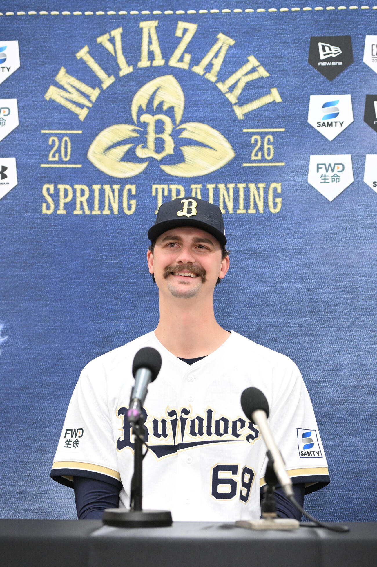 入団会見を行うオリックス新外国人選手のショーン・ジェリー（撮影・和賀正仁）