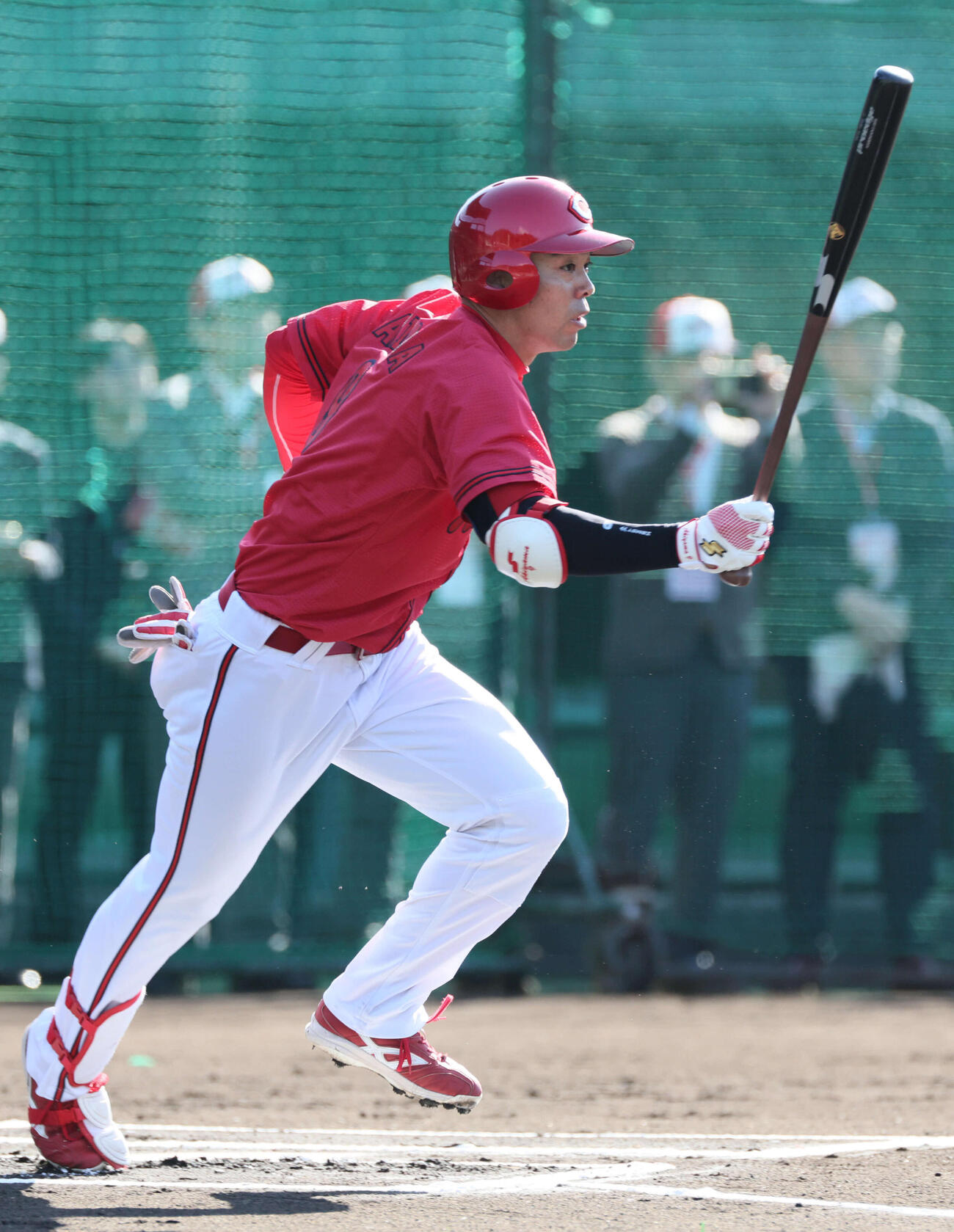 シート打撃で大瀬良から右前打を放つ広島秋山（撮影・加藤孝規）