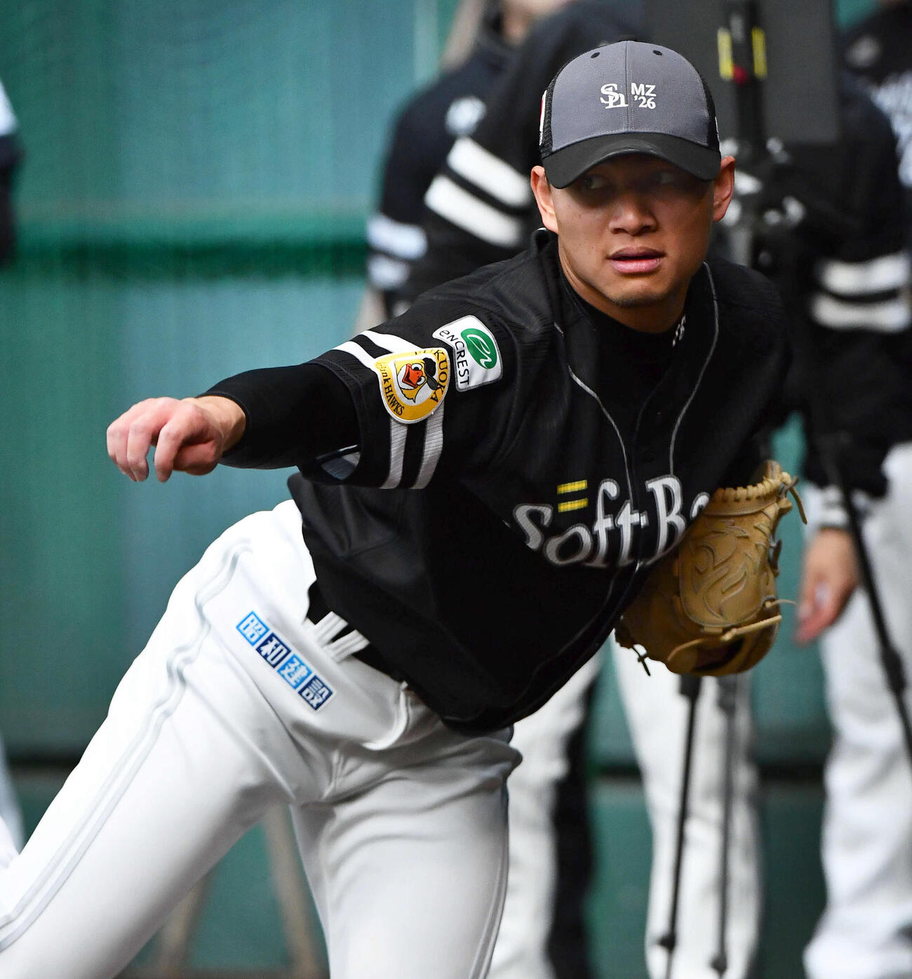 ブルペンで投げ込むソフトバンク徐（撮影・岩下翔太）