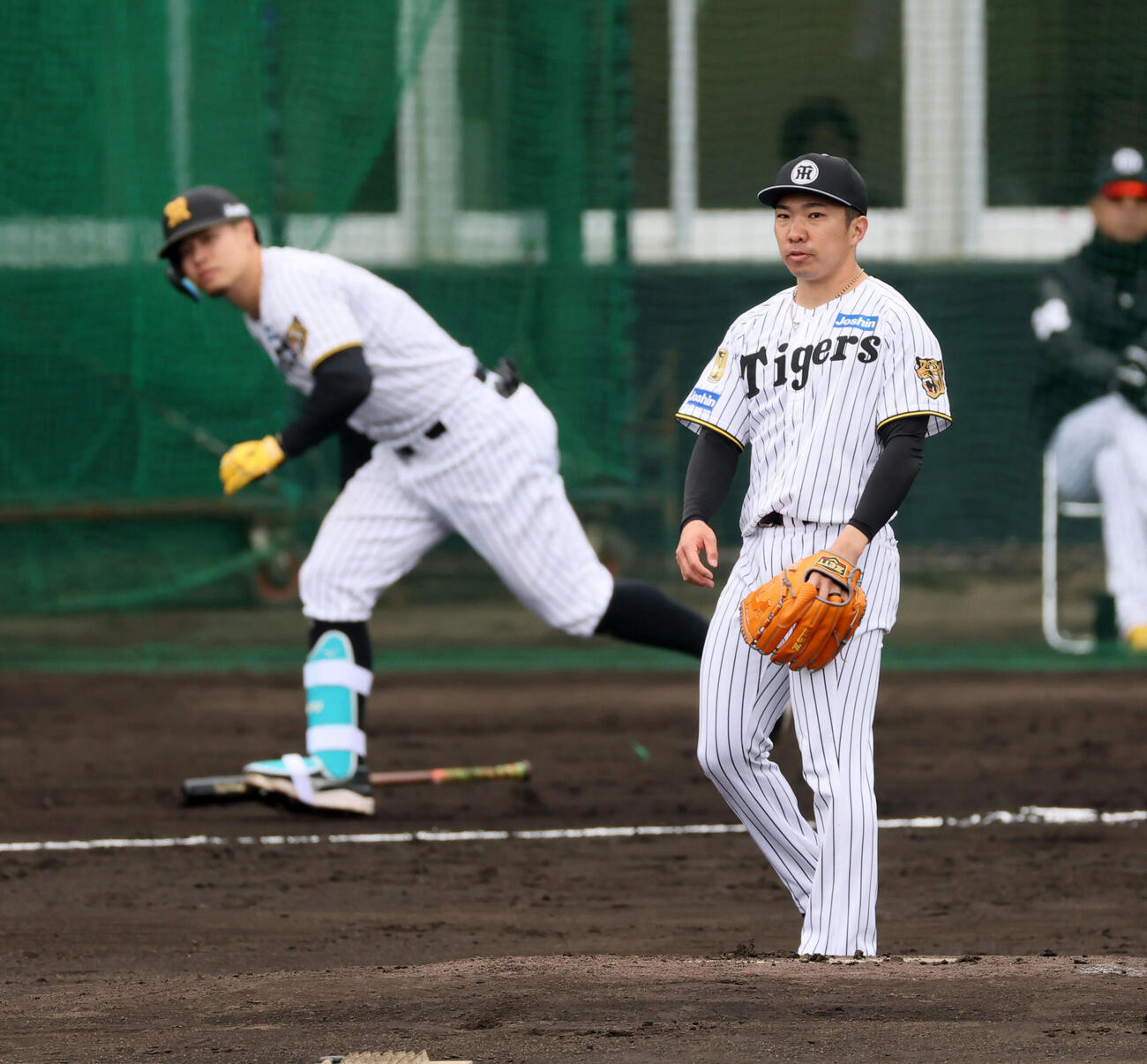 シート打撃練習で阪神石井は佐藤を中飛に仕留める（撮影・加藤哉）