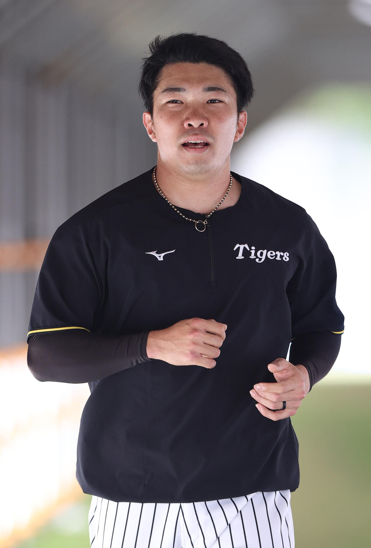 めんそー路を走り込む阪神石井（撮影・上山淳一）