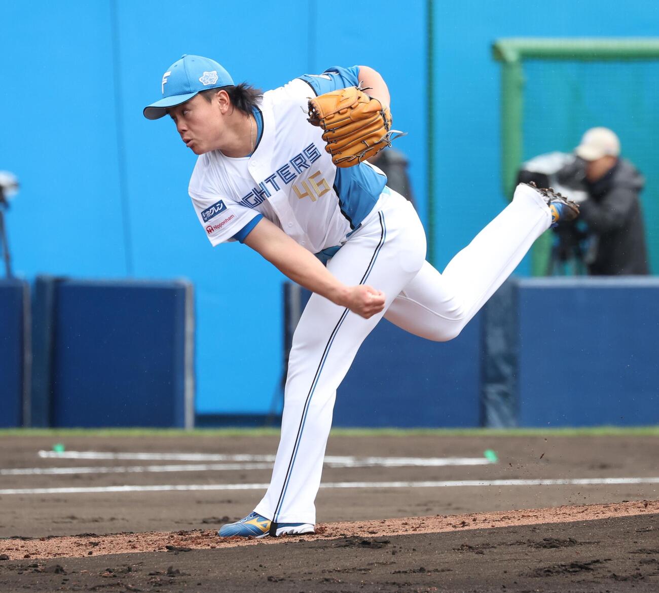 日本ハム対阪神　3回から登板の畔柳（撮影・黒川智章）