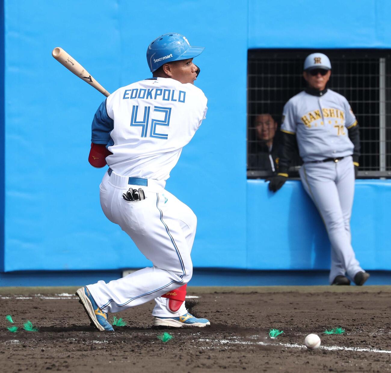 日本ハム対阪神　5回裏日本ハム1死一、三塁、エドポロの投ゴロの間に三塁走者が生還（撮影・黒川智章）