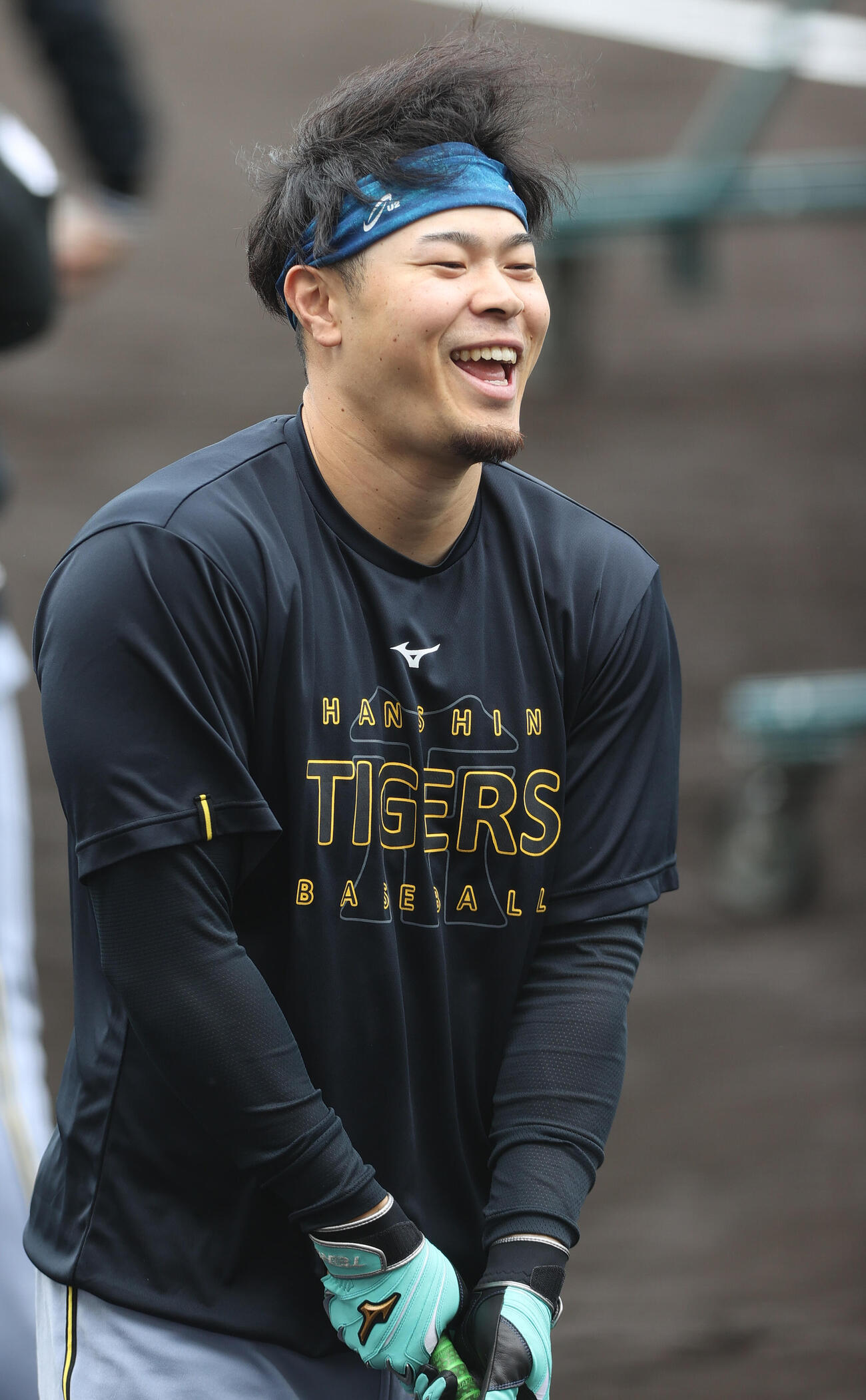 練習試合・日本ハム対阪神　試合前、　　リラックスした表情を見せる阪神佐藤（撮影・上山淳一）