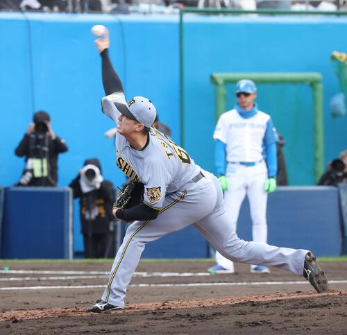 日本ハム対阪神　5回に登板の津田（撮影・黒川智章）