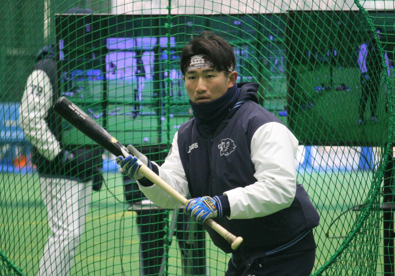 アーリーワークに励む西武野村（撮影・金子真仁）