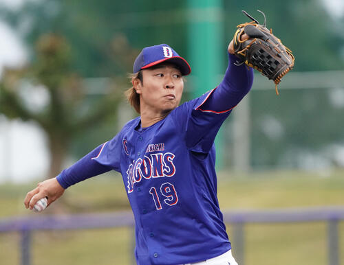 シート打撃練習に登板する高橋宏(撮影・森本幸一)