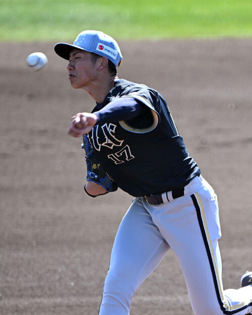 ライブBPに登板するオリックス曽谷(撮影・和賀正仁)